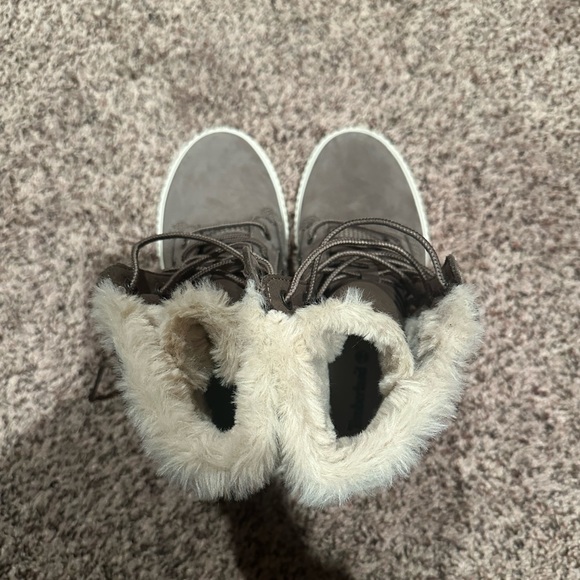 Gray Timberlands - Picture 6 of 7